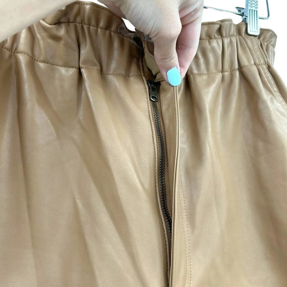 Abercrombie and Fitch Shorts Faux Vegan Leather High Waist Camel Tan Size Large - Picture 3 of 12